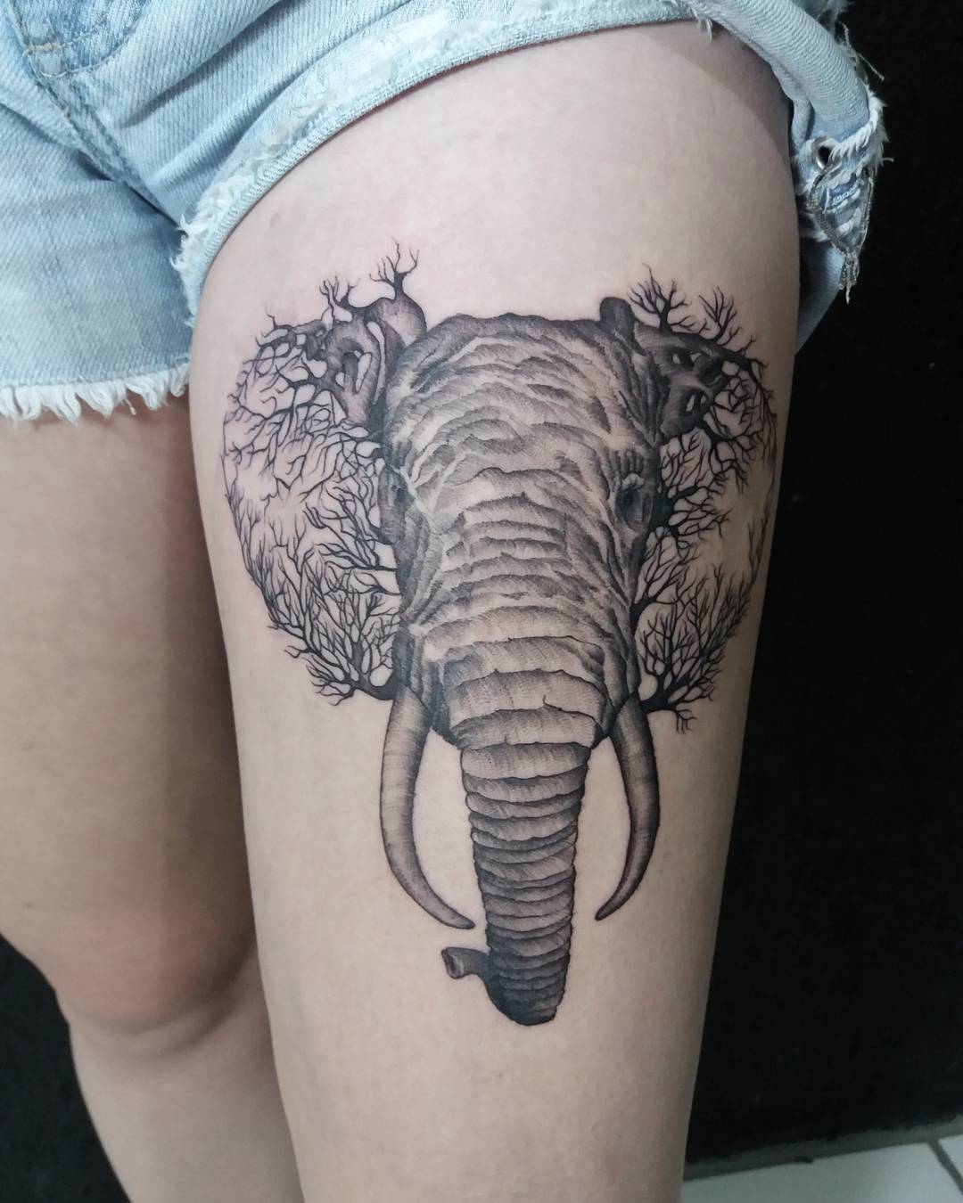 做机械加工的廖小姐大腿大象纹身图案
