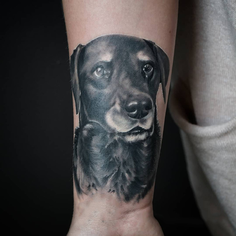 鲍先生小臂写实狗狗肖像纹身图案